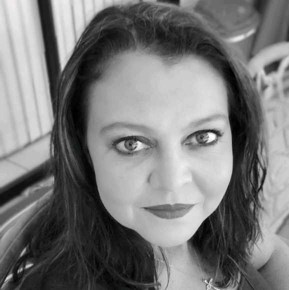 Meet your Posher, Cornelia - Picture 1 of 1